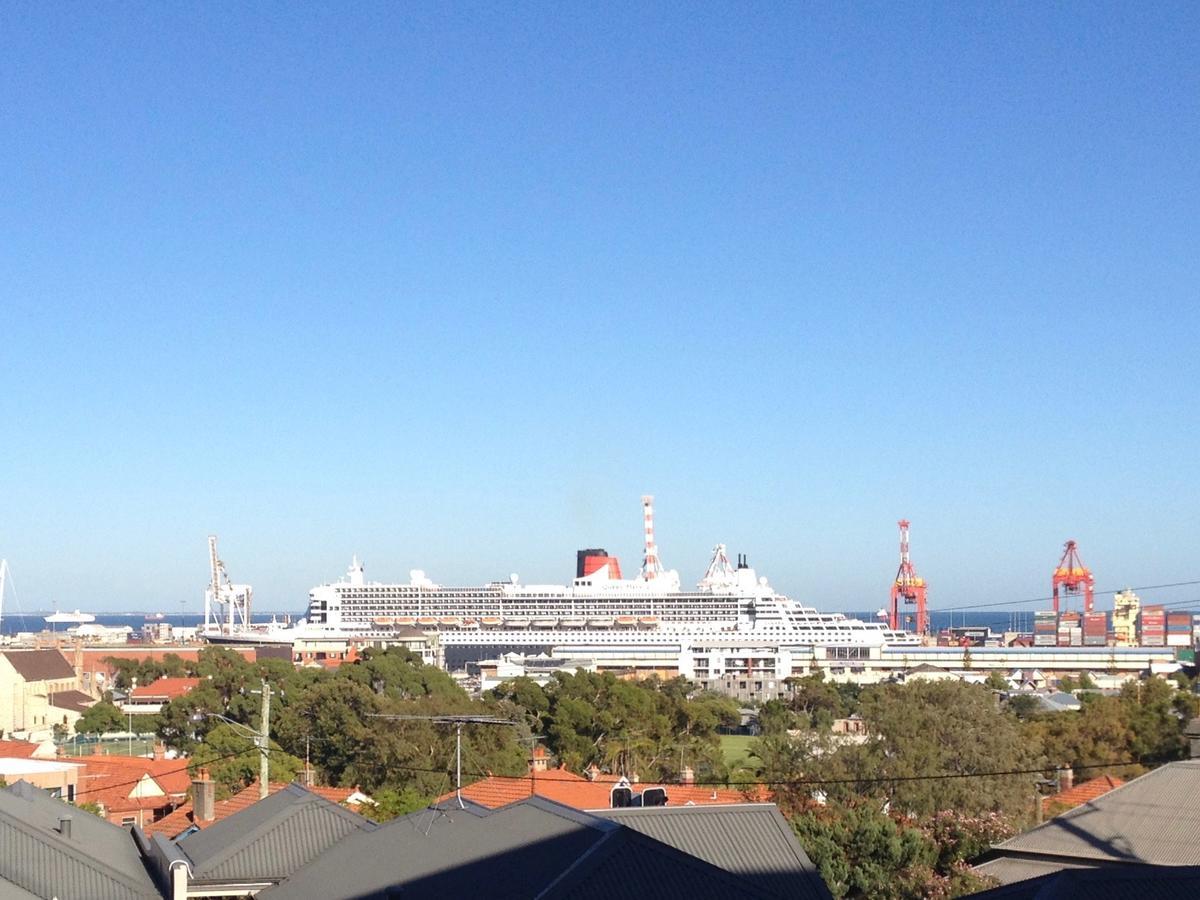 Studio 204 With Harbour, Ocean And Sunset Views From The Balcony Fremantle Buitenkant foto